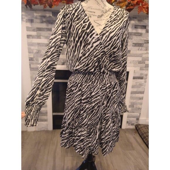 Michael kors Ruffled Puff Sleeve Dress Sm Zebra Cottage Core Boho Feminine - Picture 7 of 11